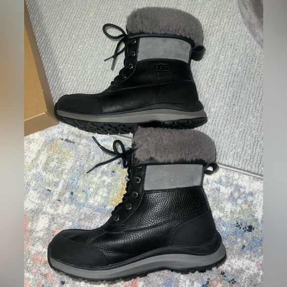 Barely Used UGG Adirondack Boot III, Black/Grey, Size 9 - Picture 6 of 9